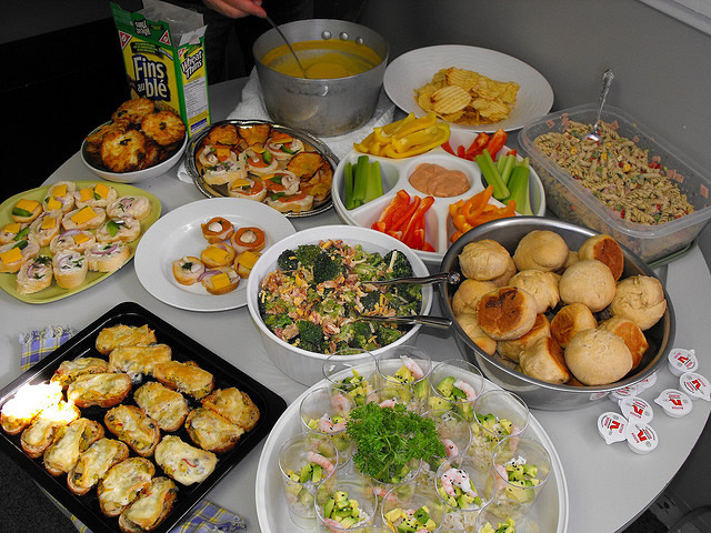 How to plan the perfect office potluck